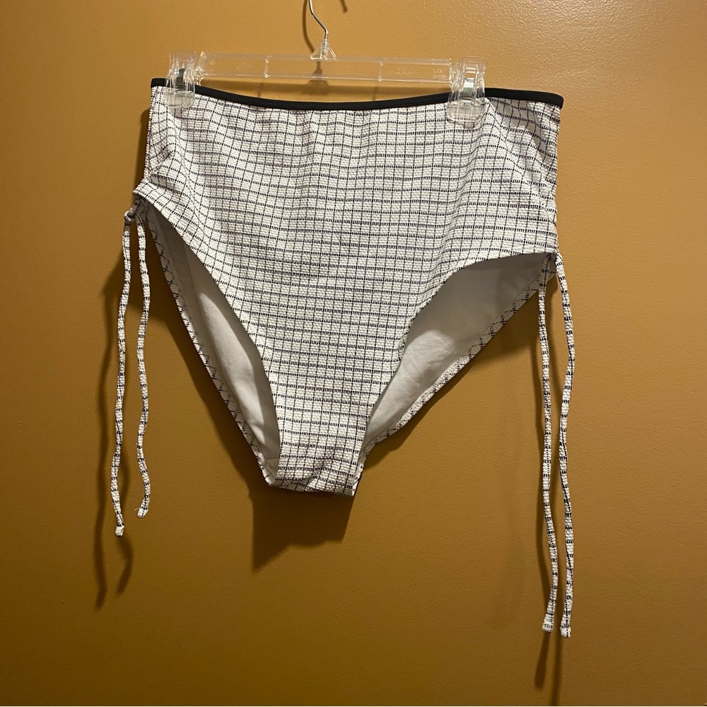 Women’s No Boundaries bathing suit bottoms high rise string on sides sz XL NWOT